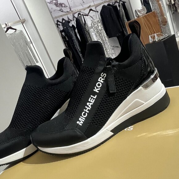 MICHAEL KORS Willis Stretch Knit Trainer (Size 6~6.5) - Picture 6 of 8